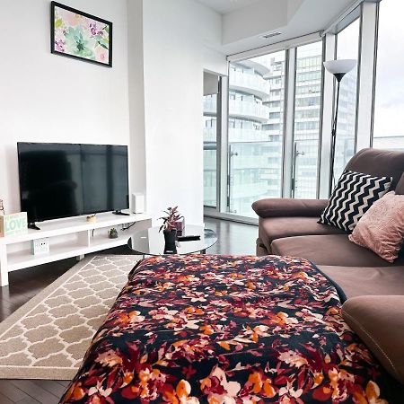 Luxury 2 Bedrooms With Lakeview Cn Tower Entertainment District Rogers Centre Торонто Экстерьер фото