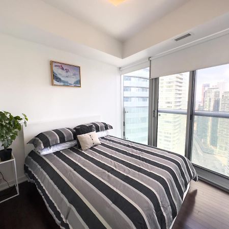 Luxury 2 Bedrooms With Lakeview Cn Tower Entertainment District Rogers Centre Торонто Экстерьер фото