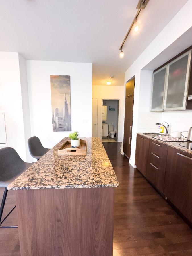 Luxury 2 Bedrooms With Lakeview Cn Tower Entertainment District Rogers Centre Торонто Экстерьер фото