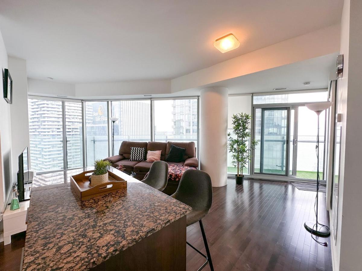 Luxury 2 Bedrooms With Lakeview Cn Tower Entertainment District Rogers Centre Торонто Экстерьер фото